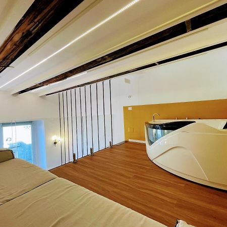 Tutt 'E Sant Luxury Rooms Napoli Bagian luar foto