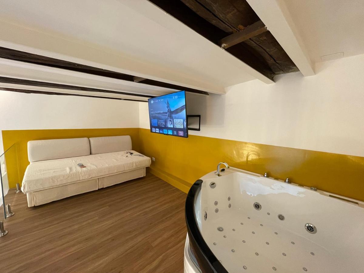 Tutt 'E Sant Luxury Rooms Napoli Bagian luar foto